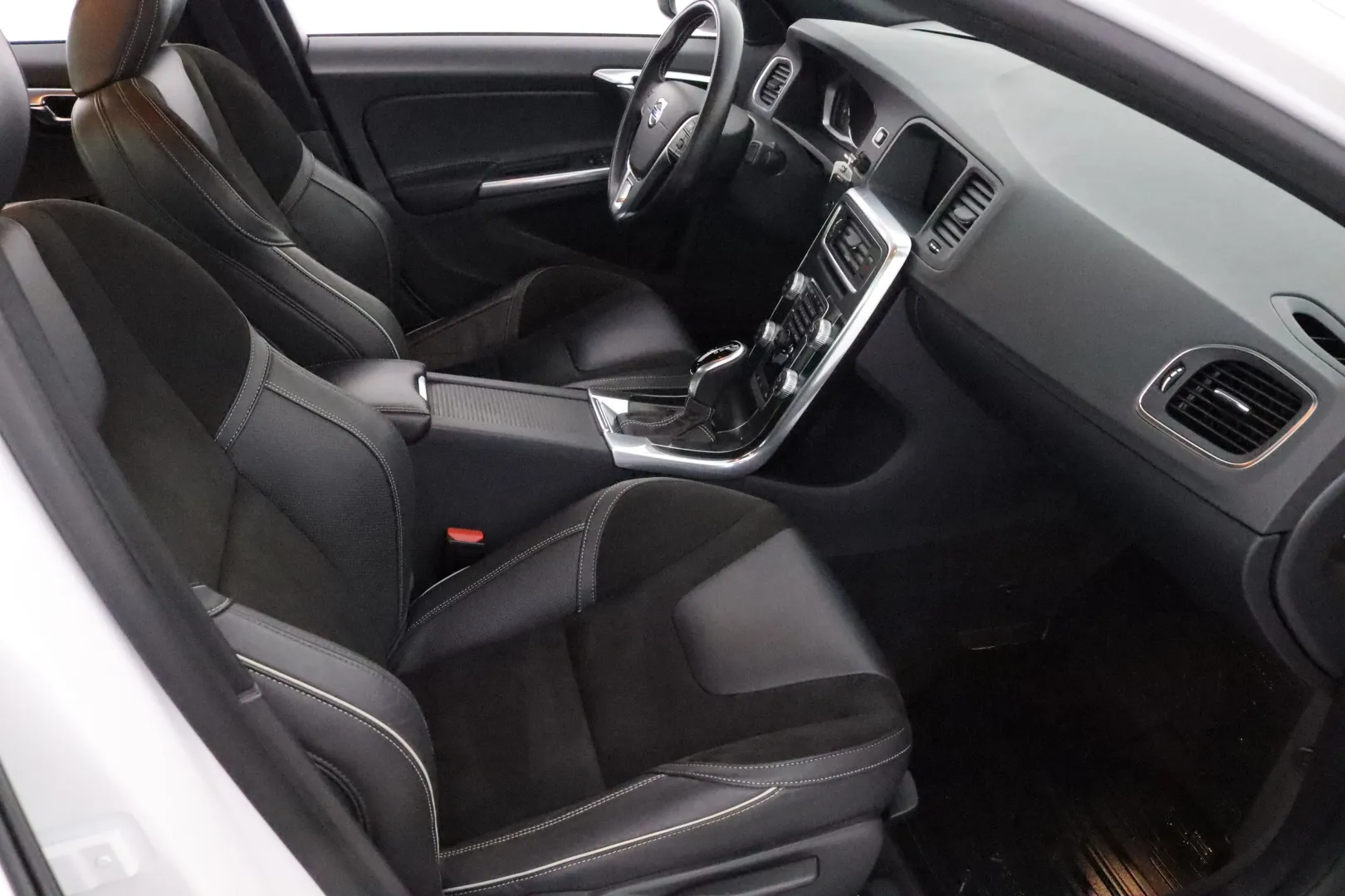 VOLVO S60 JKU-251 carousel image