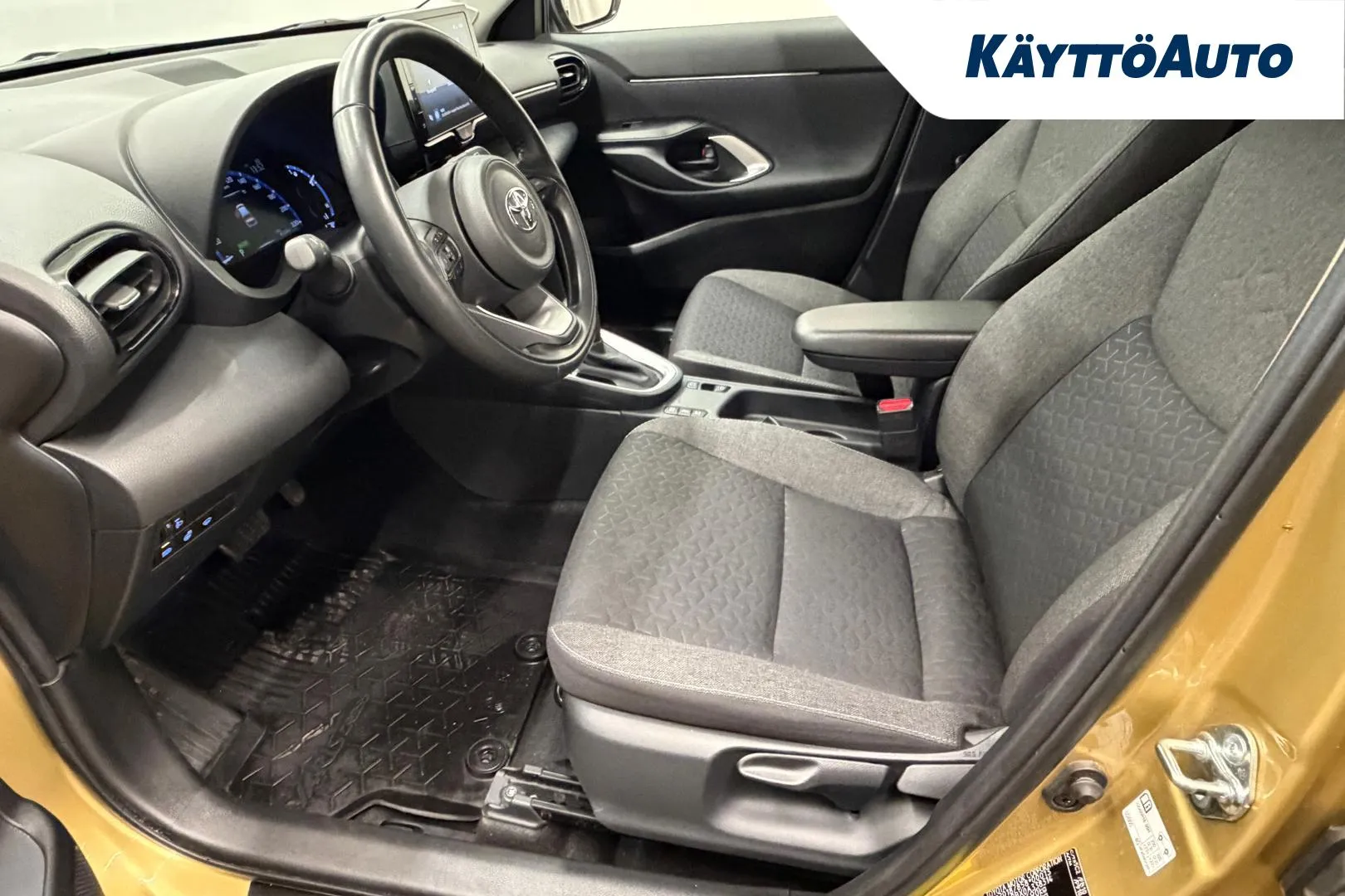 TOYOTA Yaris Cross RVV-408 carousel image