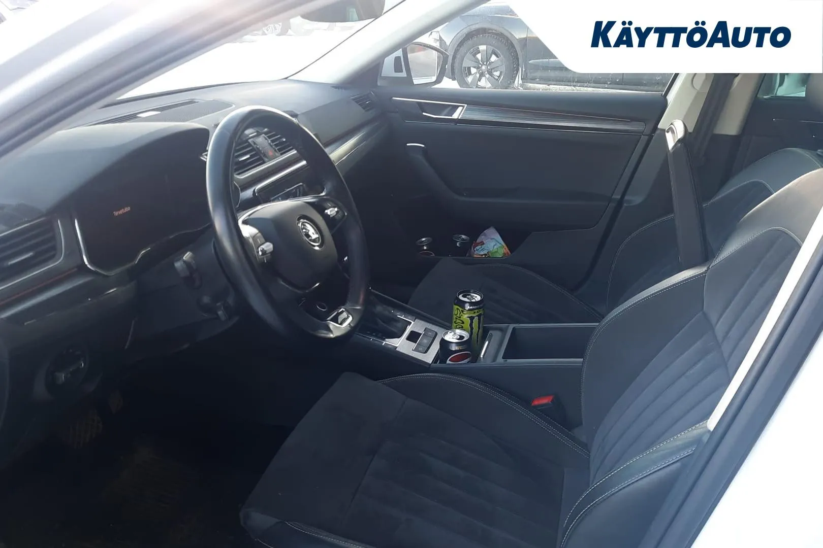 SKODA Superb CPC-871 carousel image