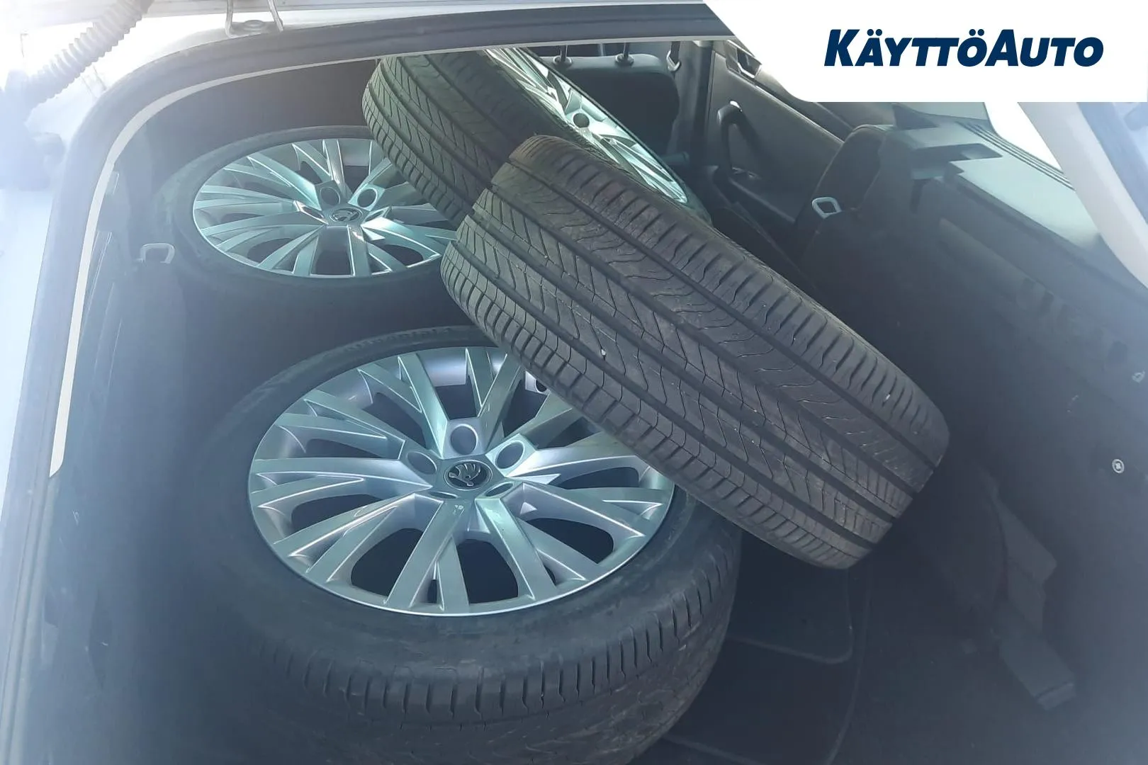 SKODA Superb CPC-871 carousel image