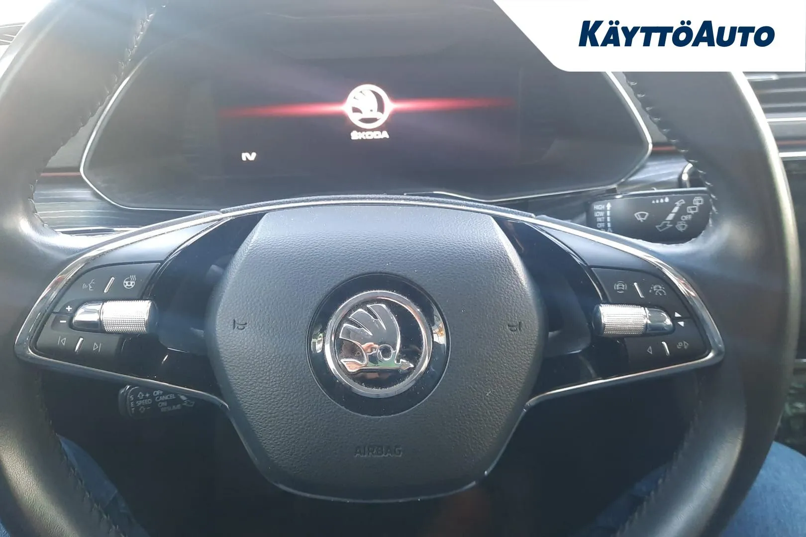 SKODA Superb CPC-871 carousel image