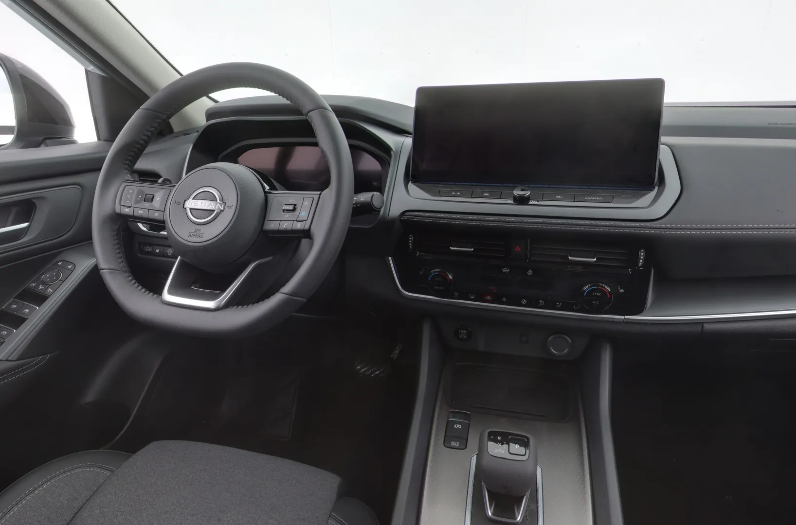 Nissan Qashqai SRN-592 carousel image