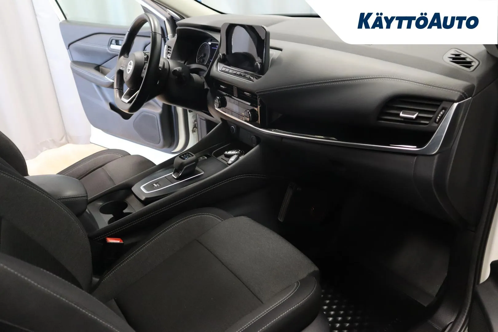 NISSAN Qashqai XRM-363 carousel image