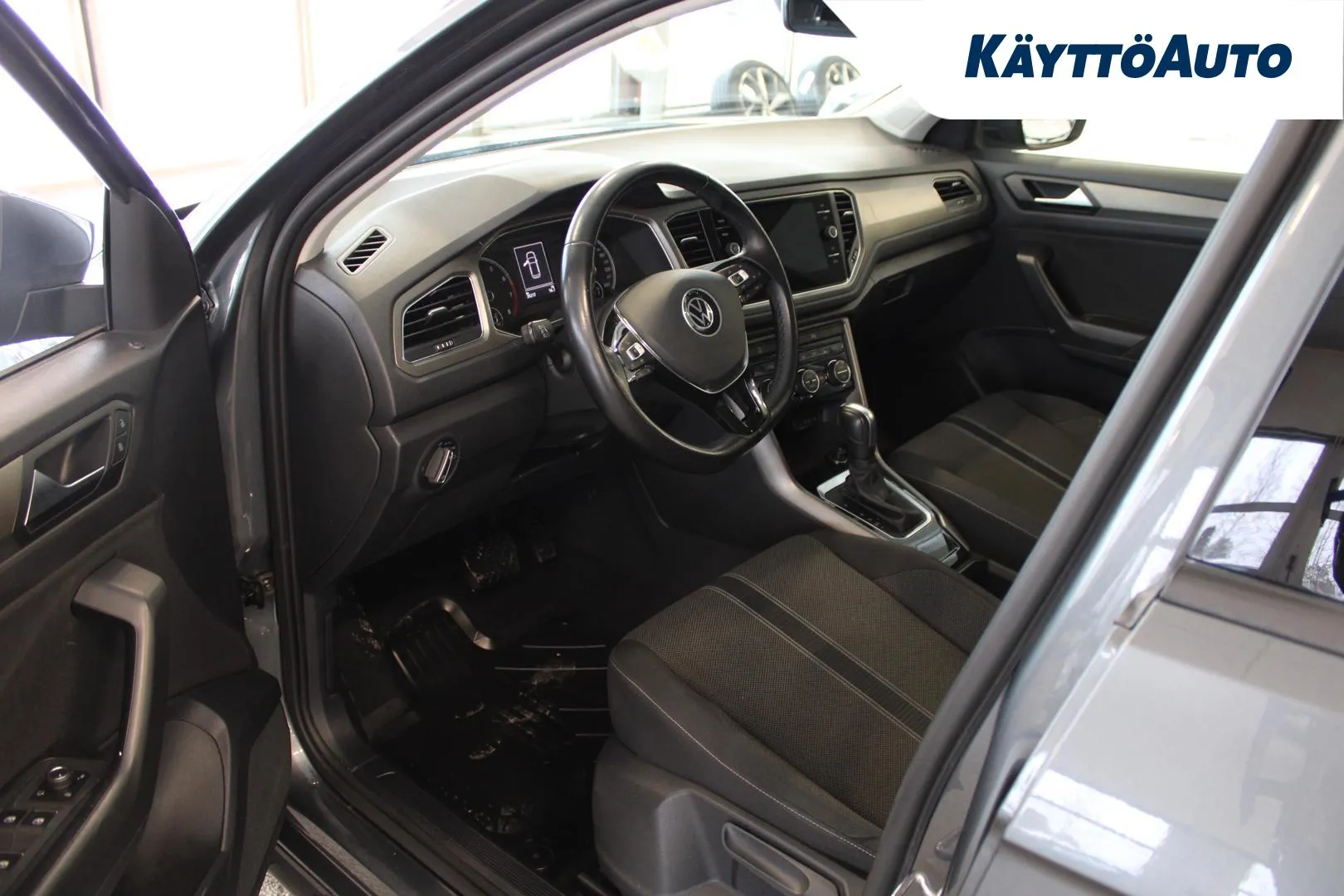 VOLKSWAGEN T-Roc IPE-896 carousel image