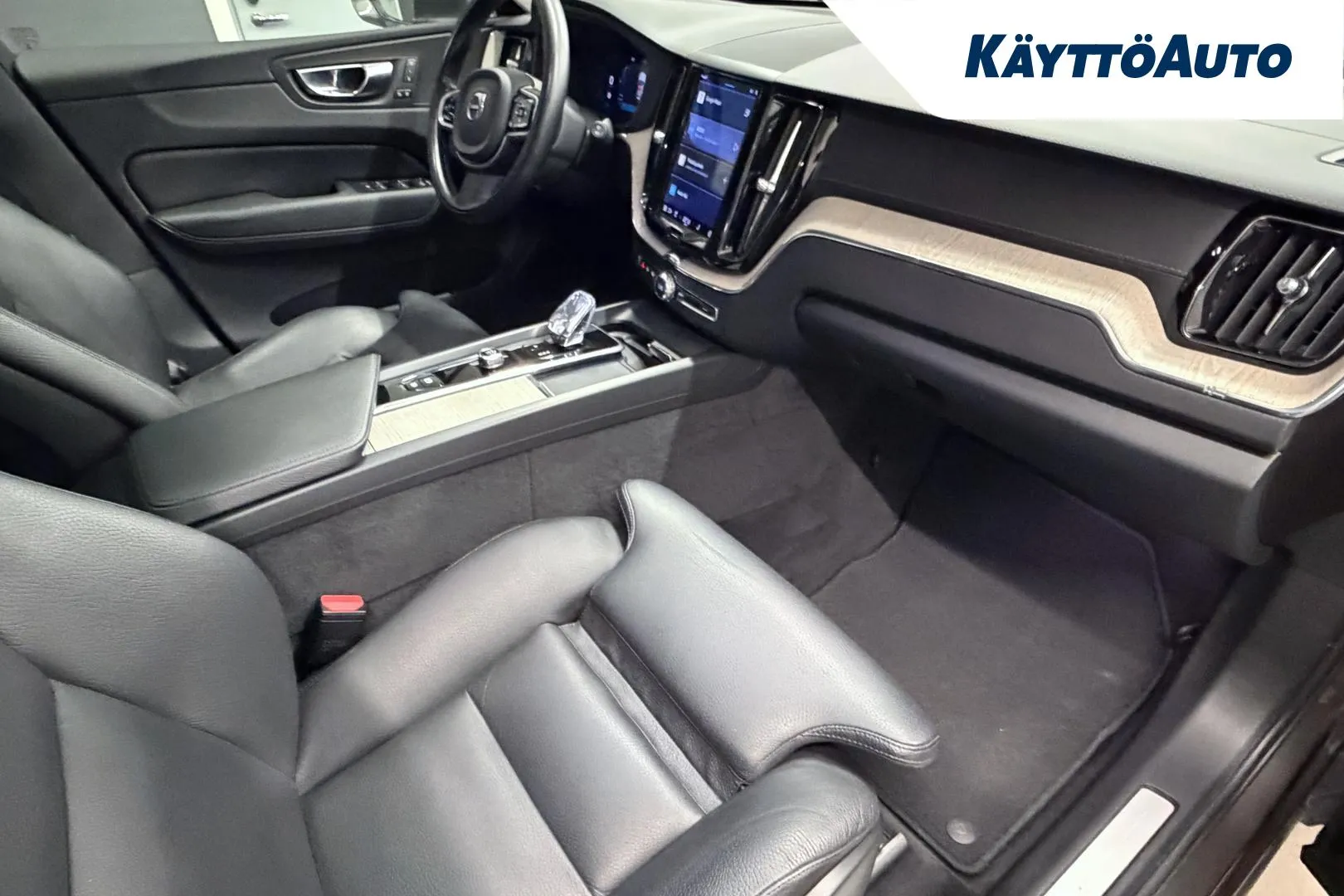 VOLVO XC60 XPP-882 carousel image