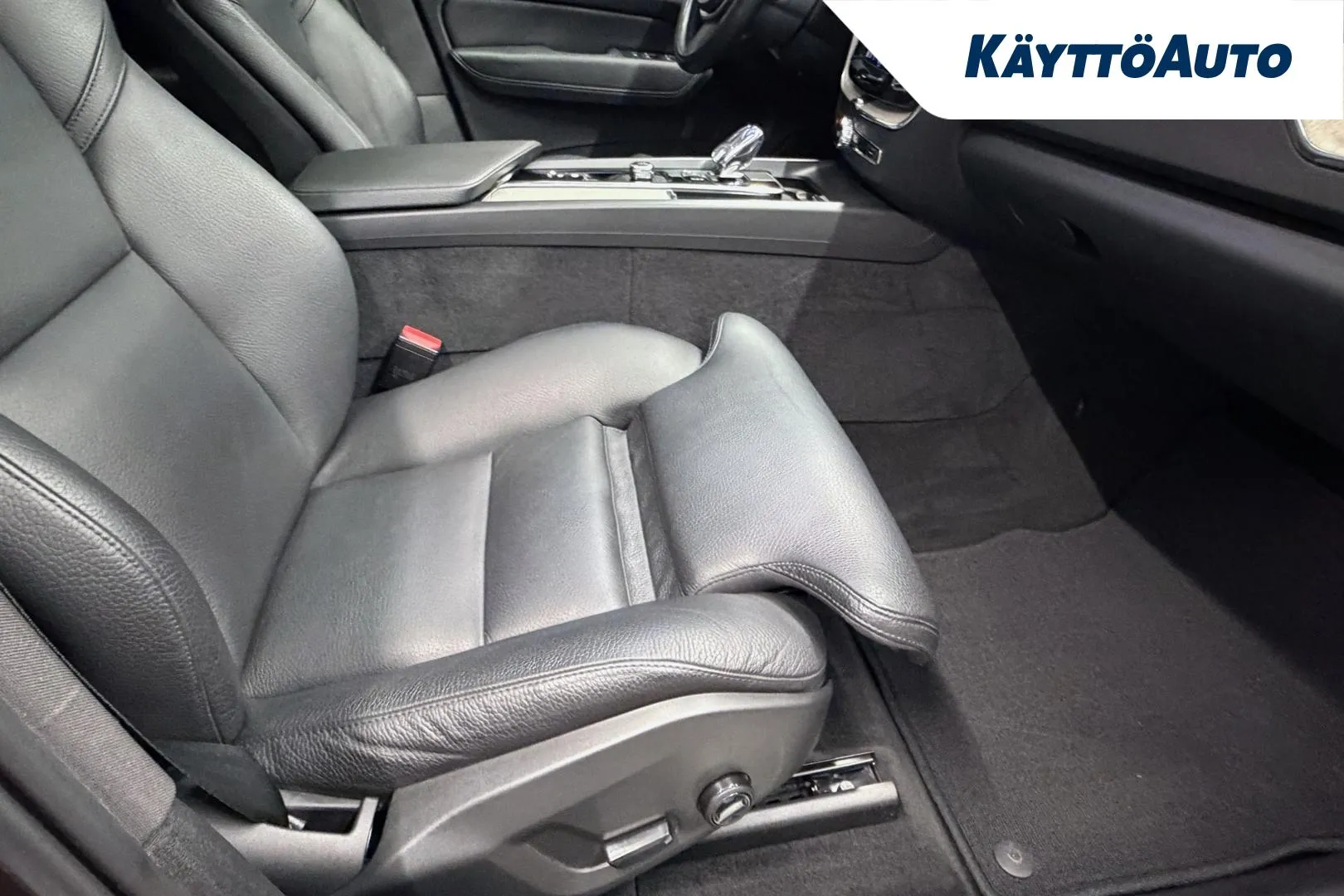 VOLVO XC60 XPP-882 carousel image