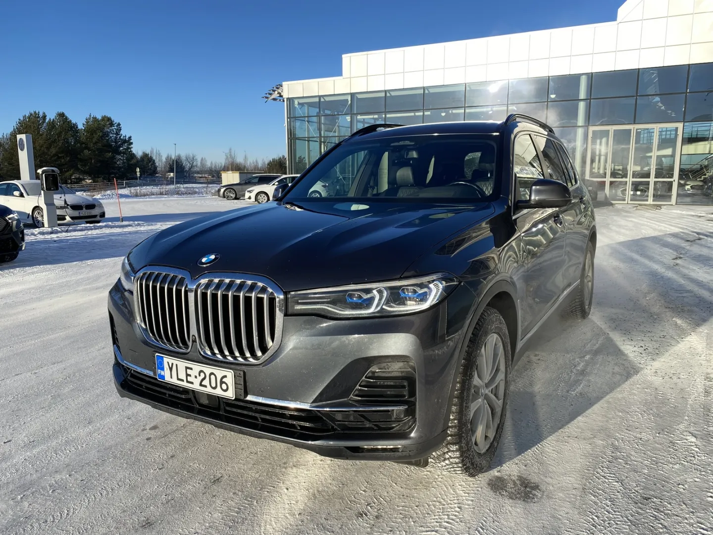 BMW X7 YLE-206 carousel image