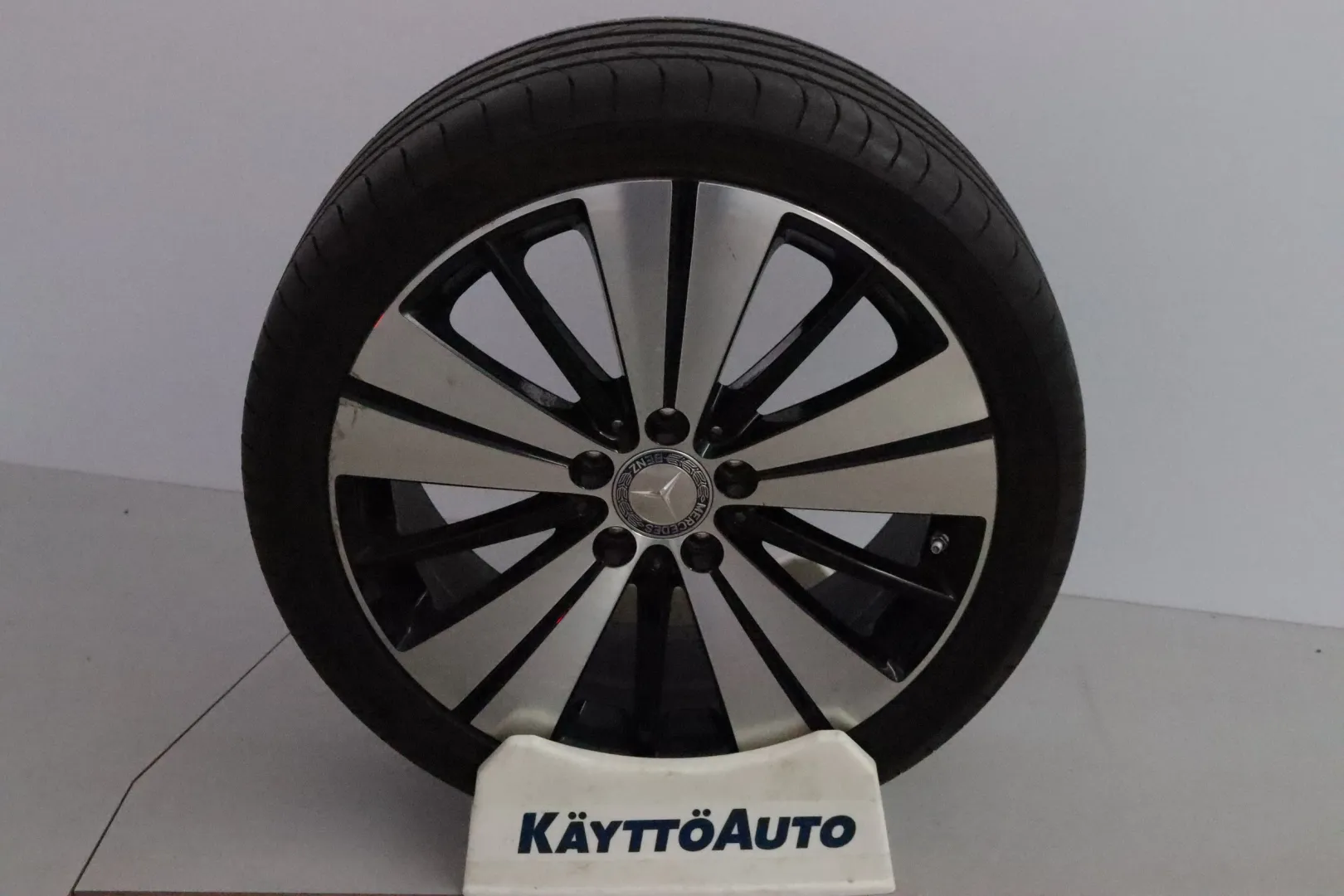 MERCEDES-BENZ CLA ZLE-827 carousel image