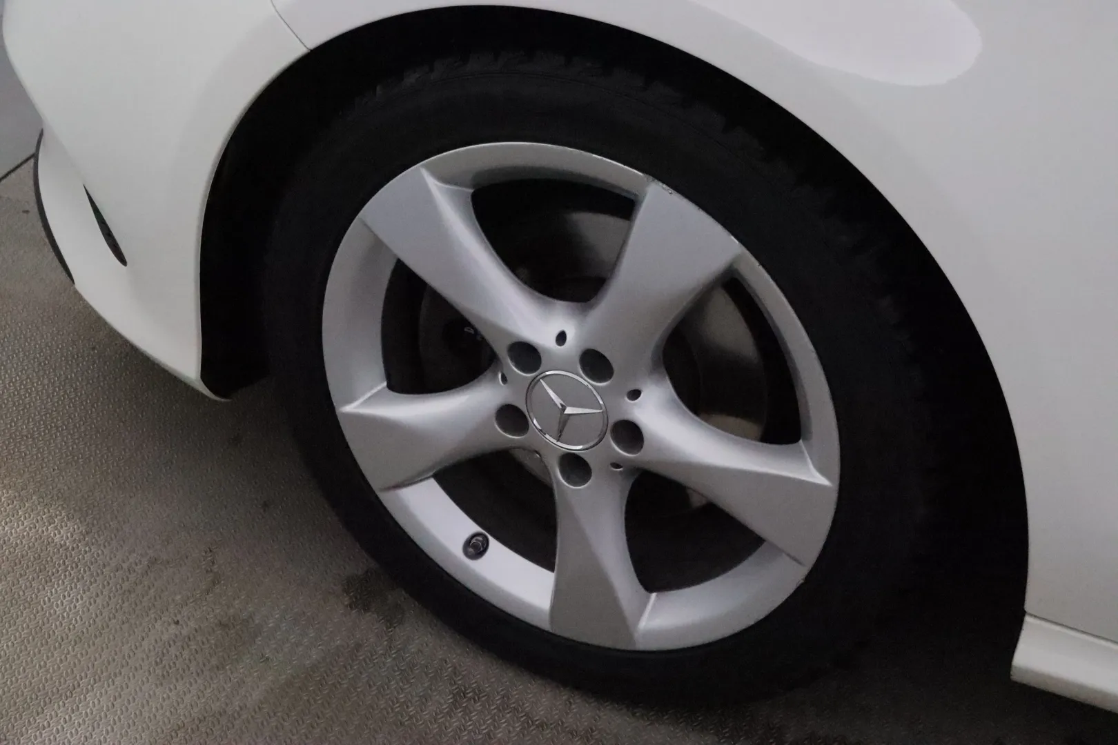 MERCEDES-BENZ CLA ZLE-827 carousel image