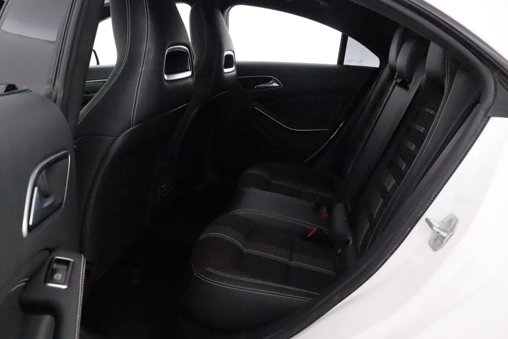 MERCEDES-BENZ CLA ZLE-827 carousel image