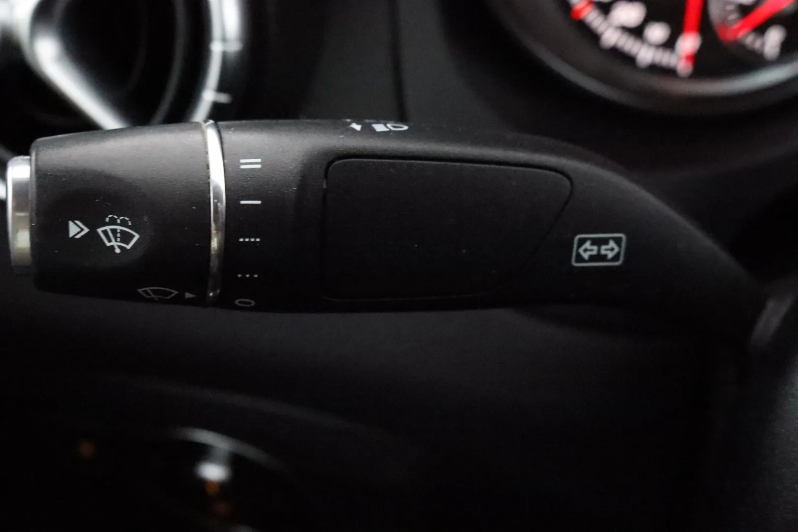 MERCEDES-BENZ CLA ZLE-827 carousel image