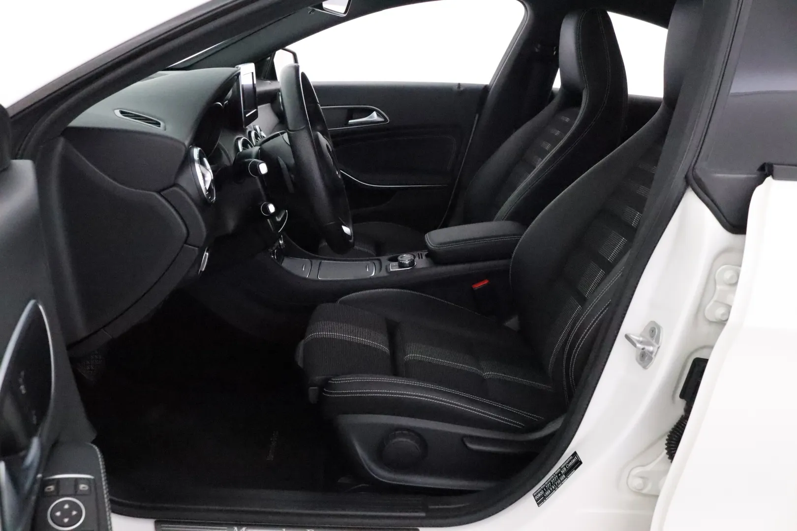 MERCEDES-BENZ CLA ZLE-827 carousel image