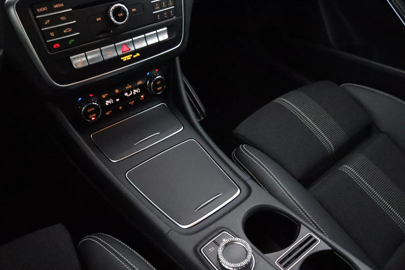 MERCEDES-BENZ CLA ZLE-827 carousel image