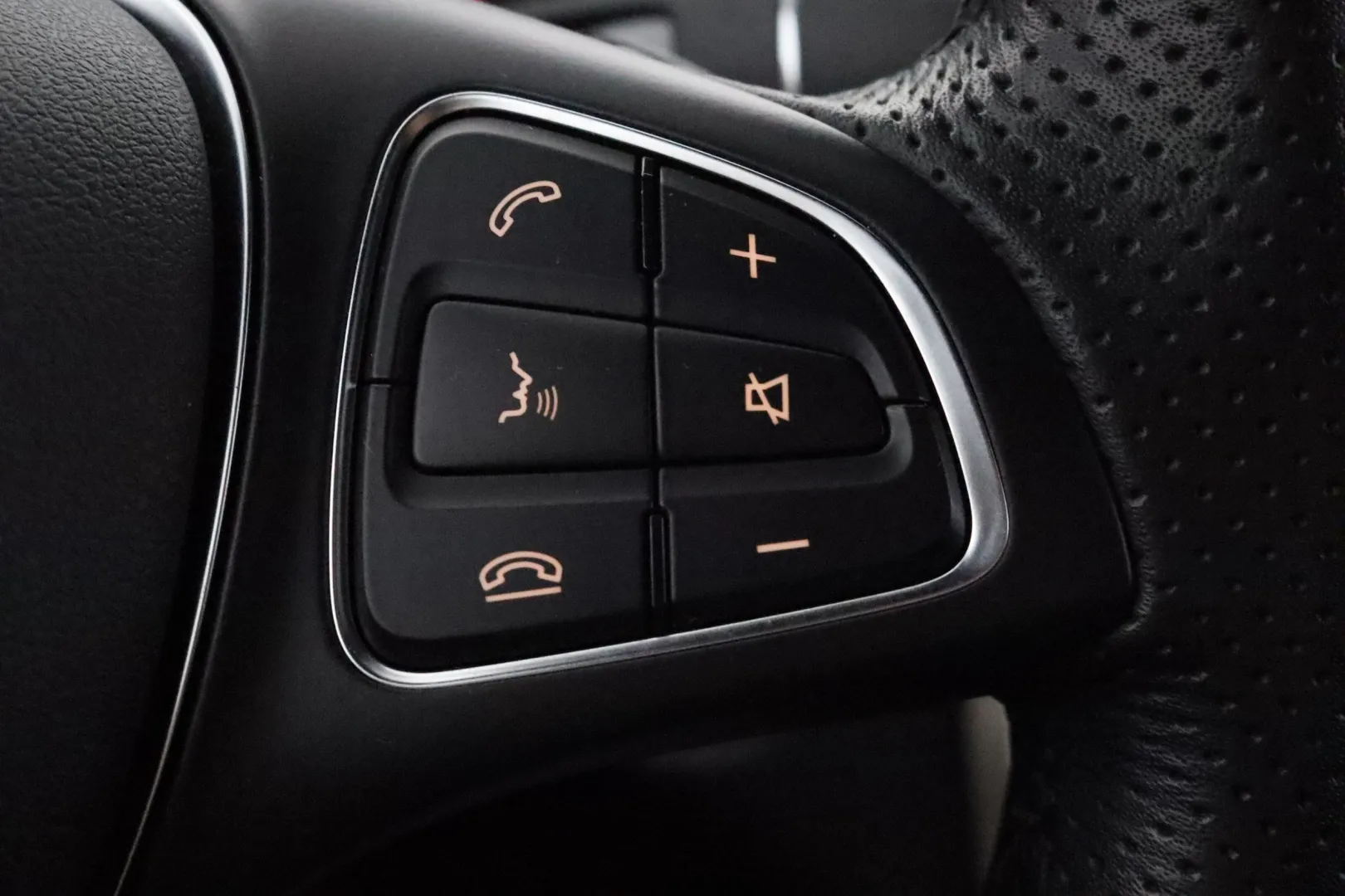 MERCEDES-BENZ CLA ZLE-827 carousel image