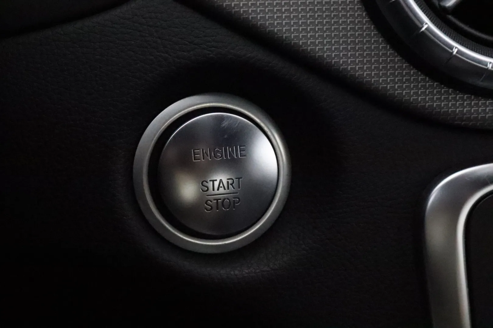 MERCEDES-BENZ CLA ZLE-827 carousel image