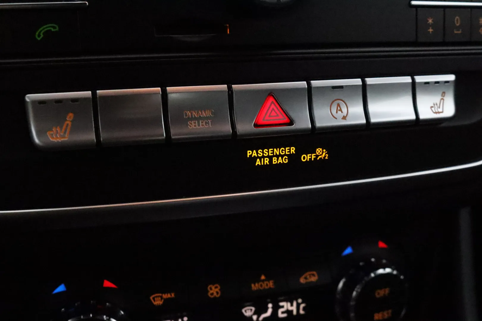 MERCEDES-BENZ CLA ZLE-827 carousel image