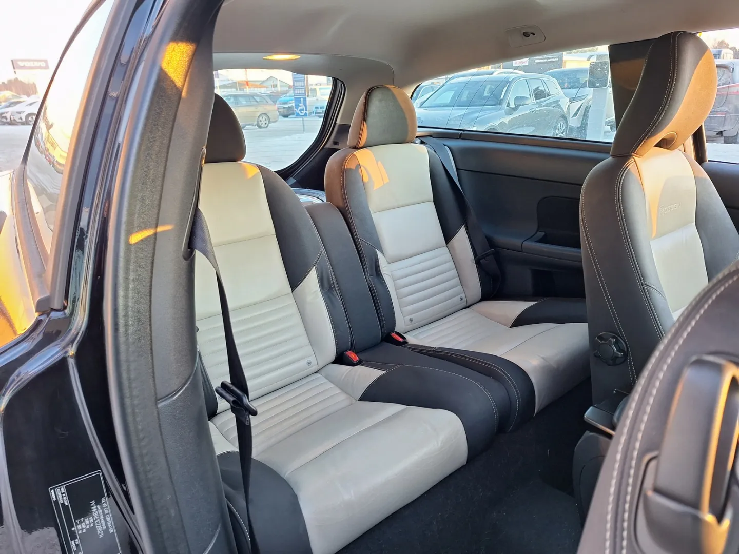 VOLVO C30 MYT-652 carousel image