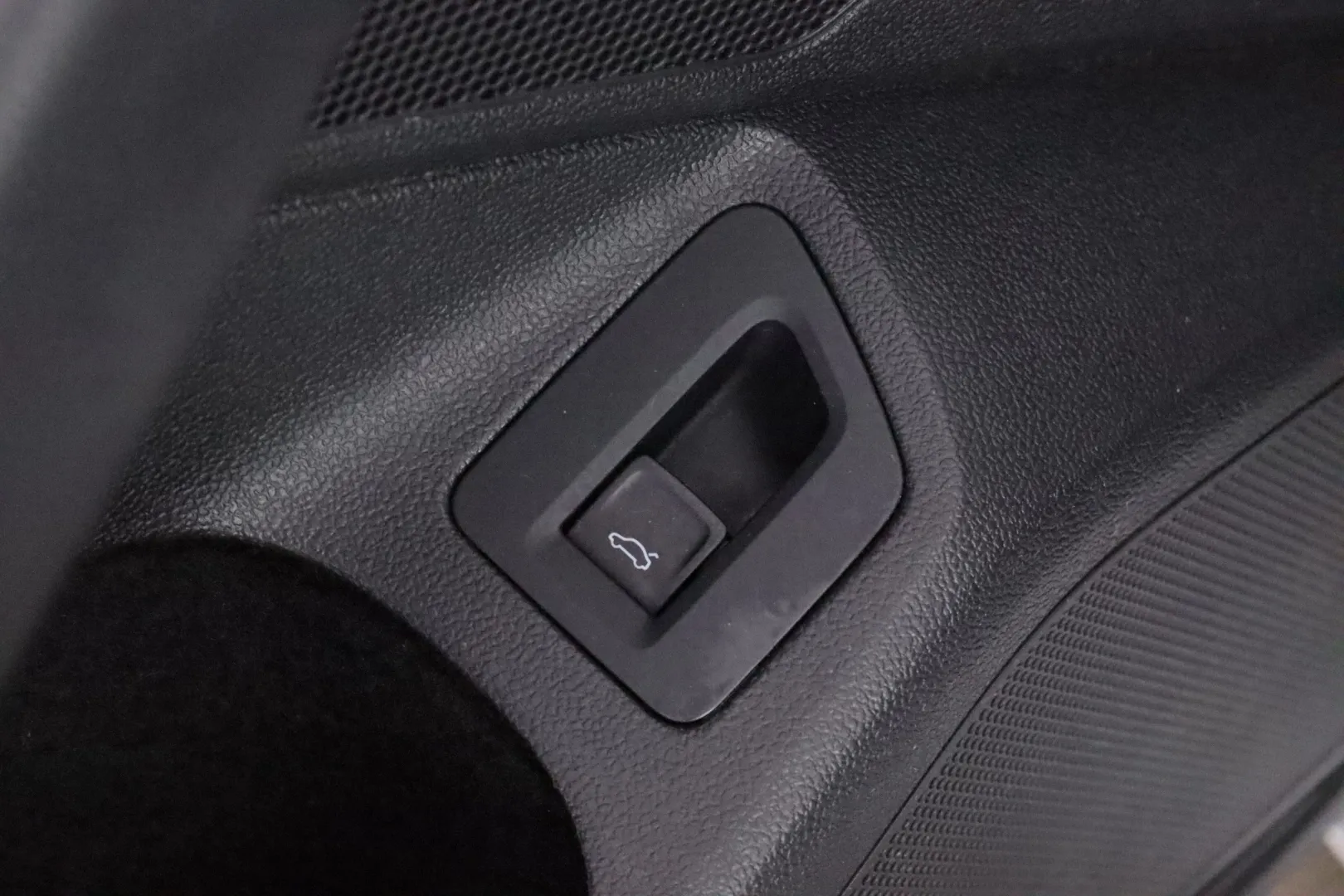 VOLKSWAGEN Passat FOF-648 carousel image