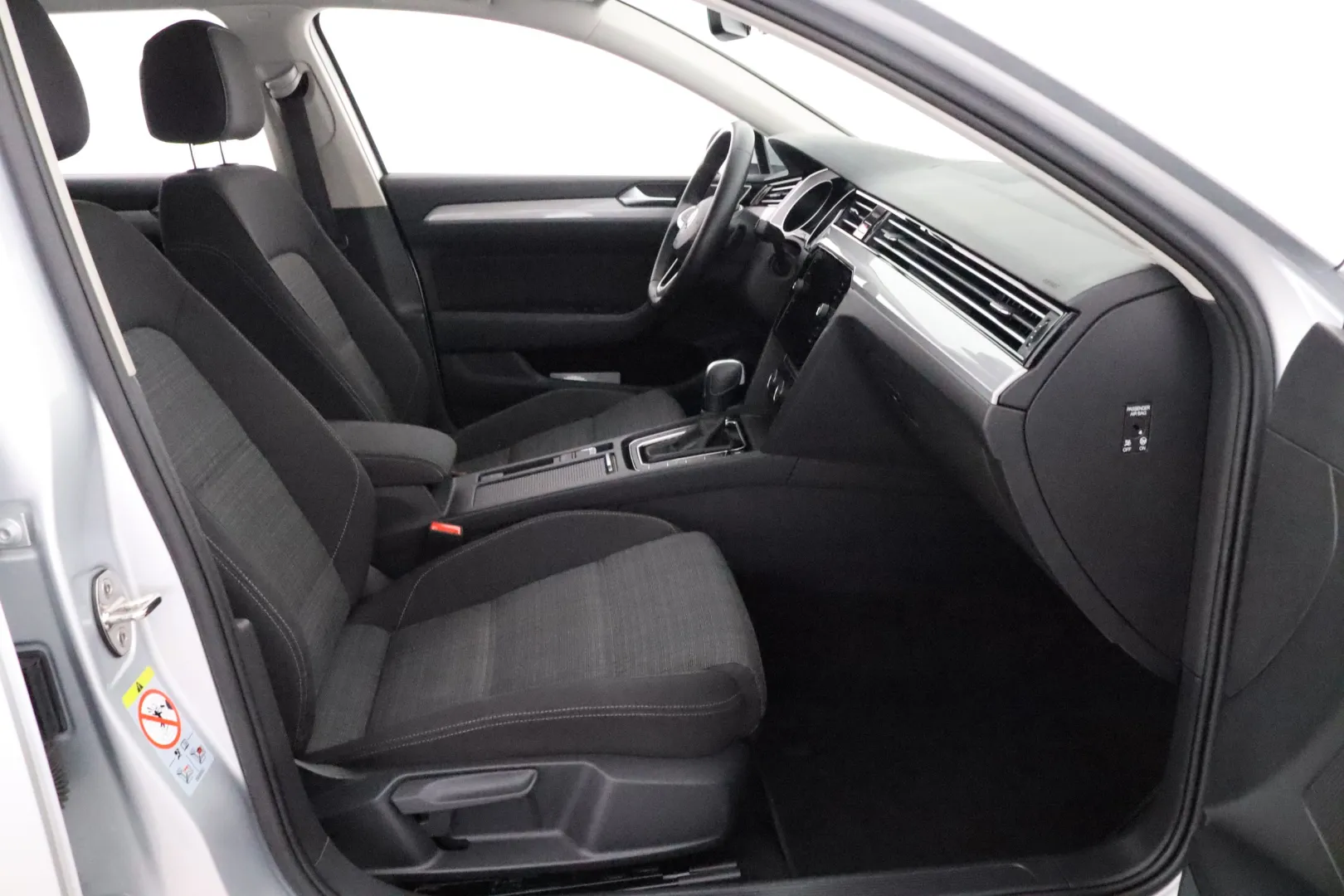 VOLKSWAGEN Passat FOF-648 carousel image