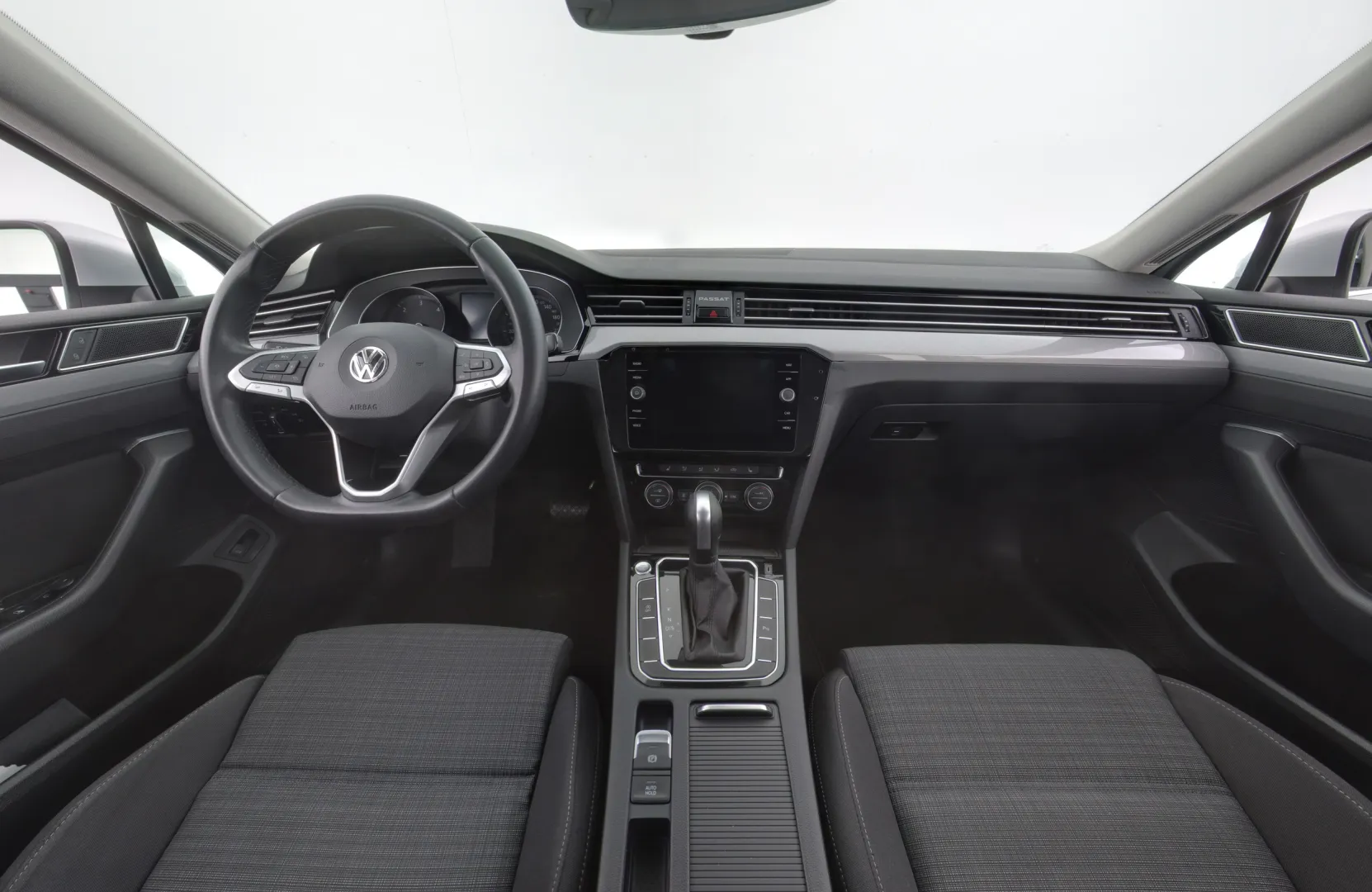 VOLKSWAGEN Passat FOF-648 carousel image