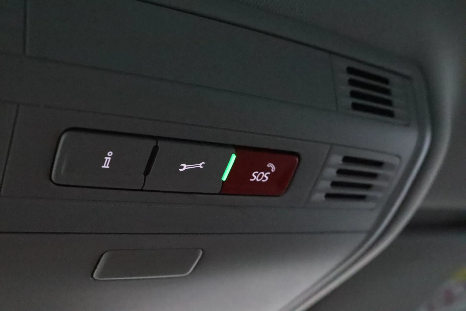 VOLKSWAGEN Passat FOF-648 carousel image