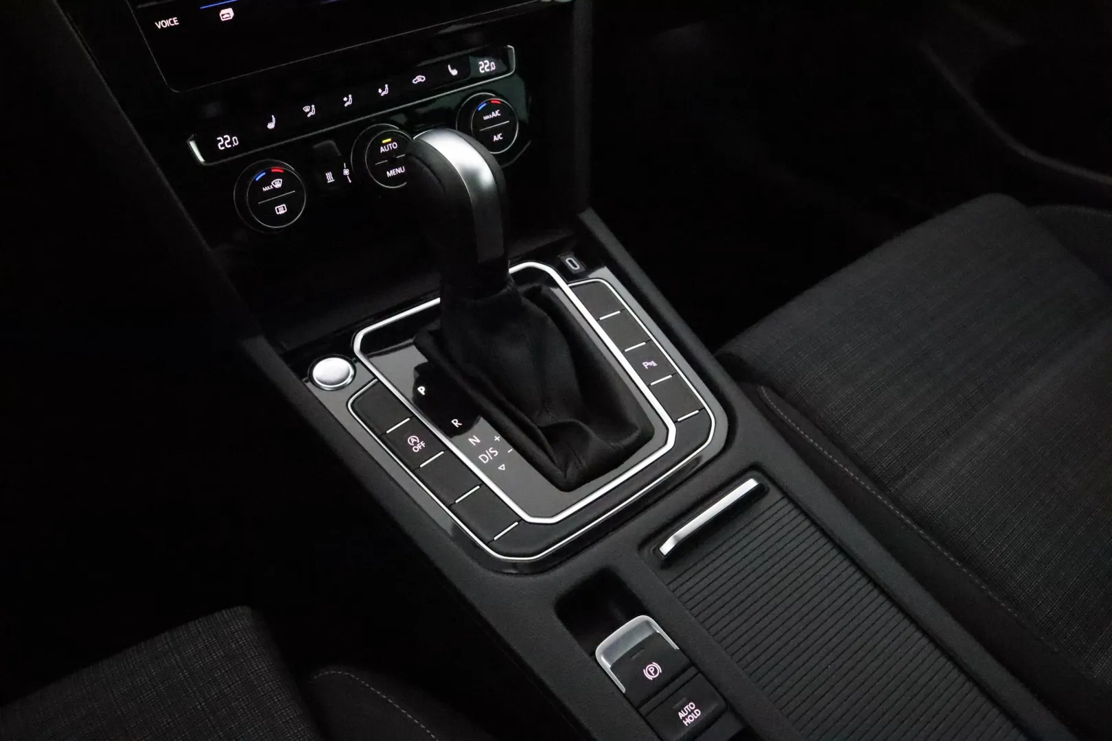 VOLKSWAGEN Passat FOF-648 carousel image