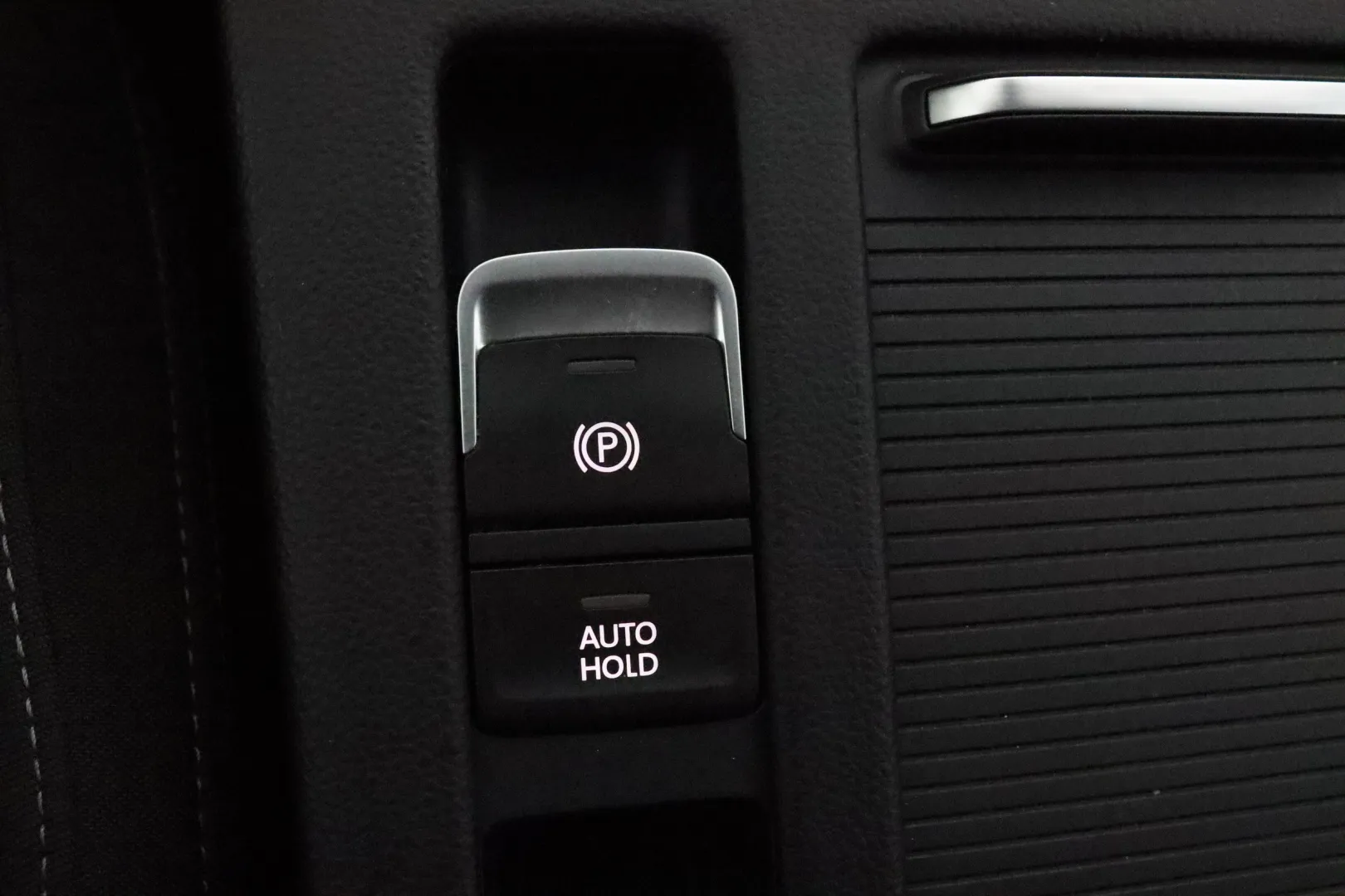 VOLKSWAGEN Passat FOF-648 carousel image