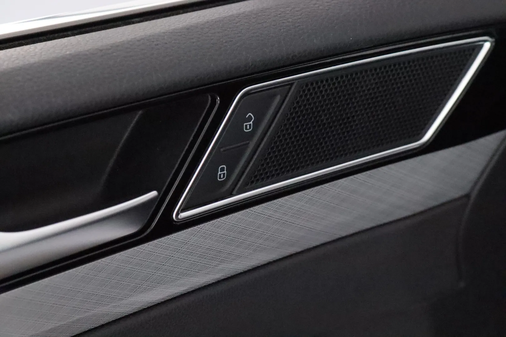 VOLKSWAGEN Passat FOF-648 carousel image