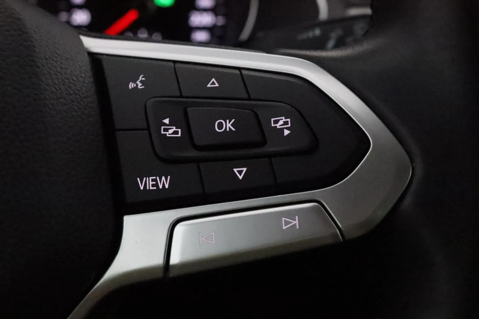 VOLKSWAGEN Passat FOF-648 carousel image