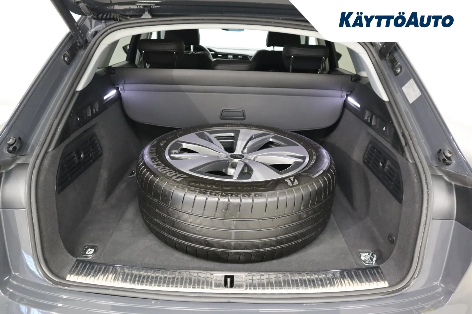 Audi Q8 e-tron EUR-767 carousel image