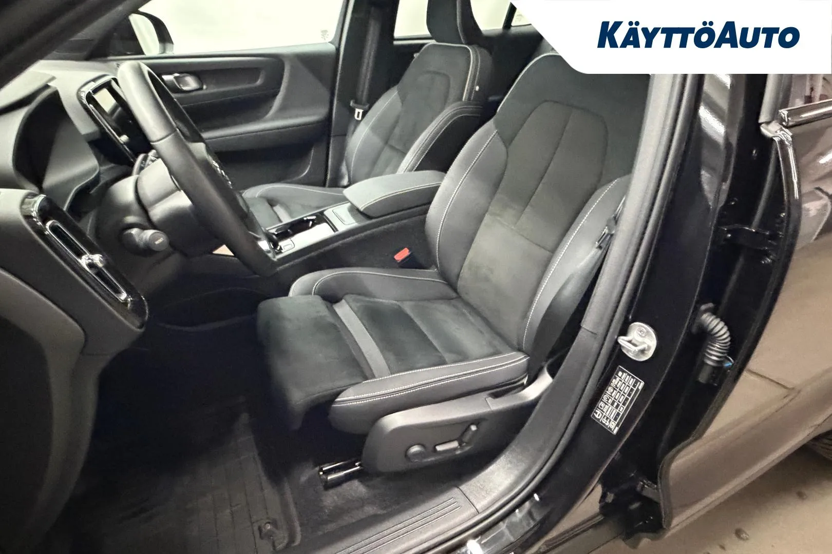 VOLVO EC40 LTP-467 carousel image