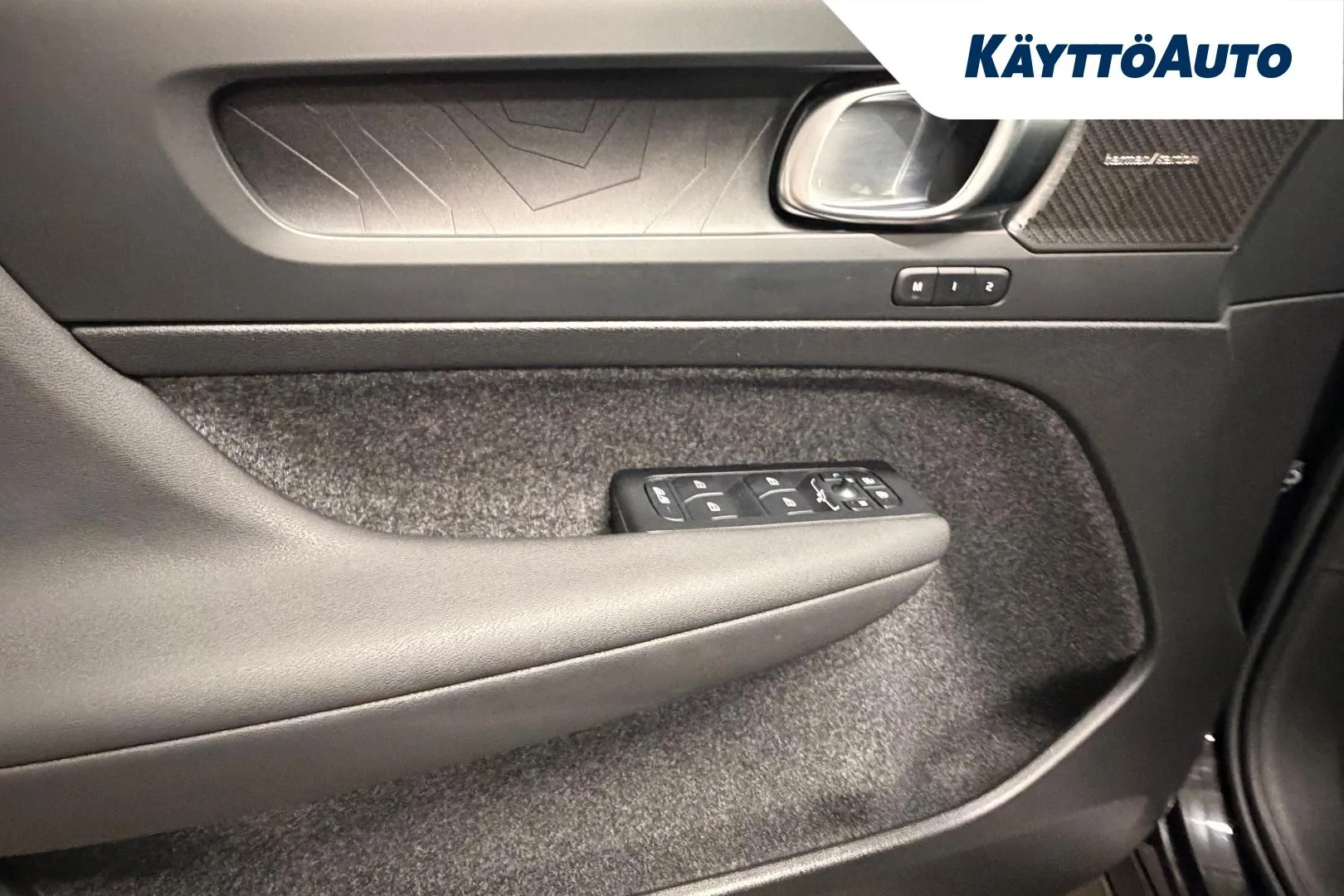 VOLVO EC40 LTP-467 carousel image