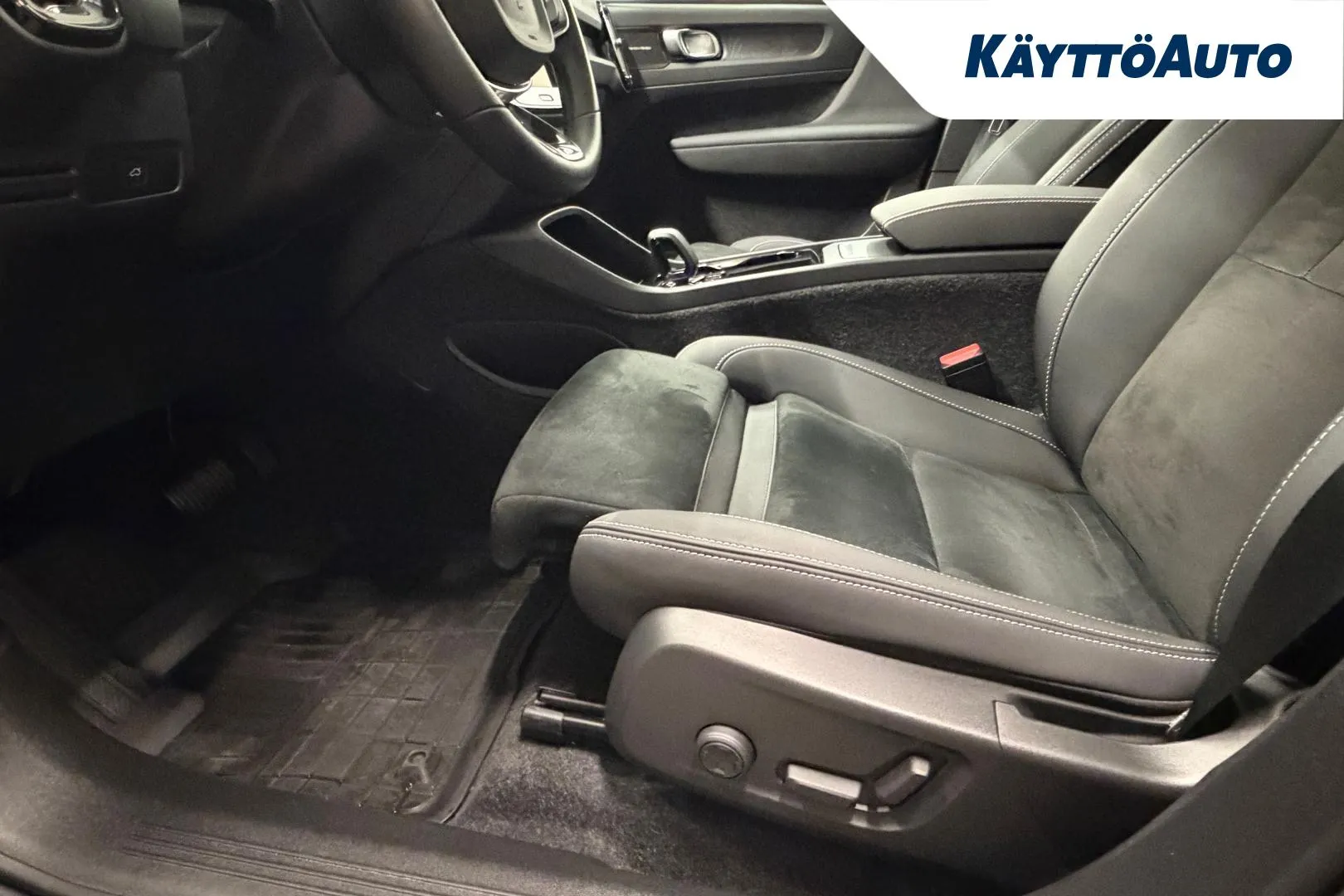 VOLVO EC40 LTP-467 carousel image