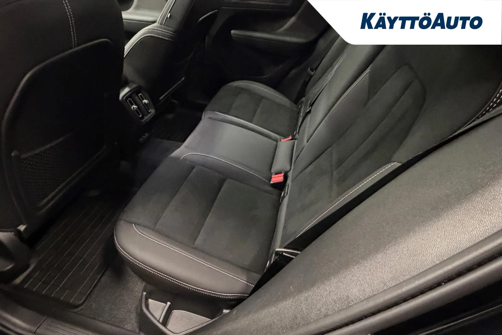 VOLVO EC40 LTP-467 carousel image