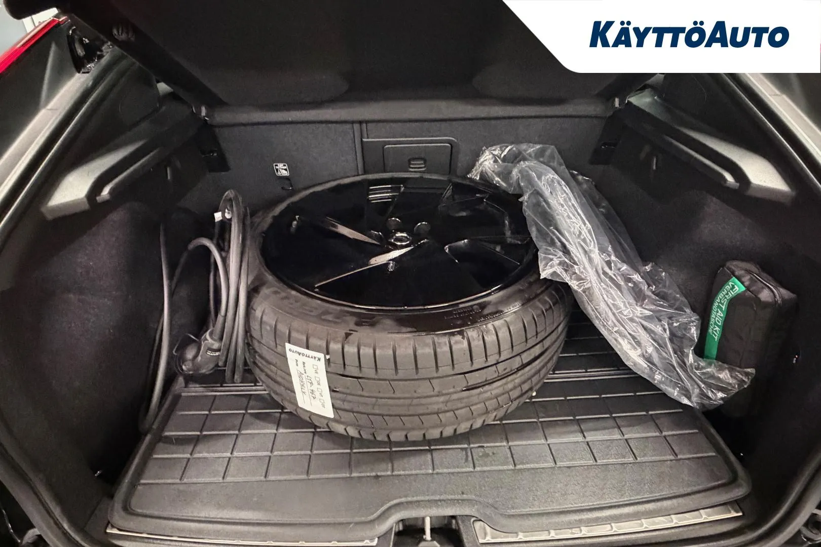 VOLVO EC40 LTP-467 carousel image