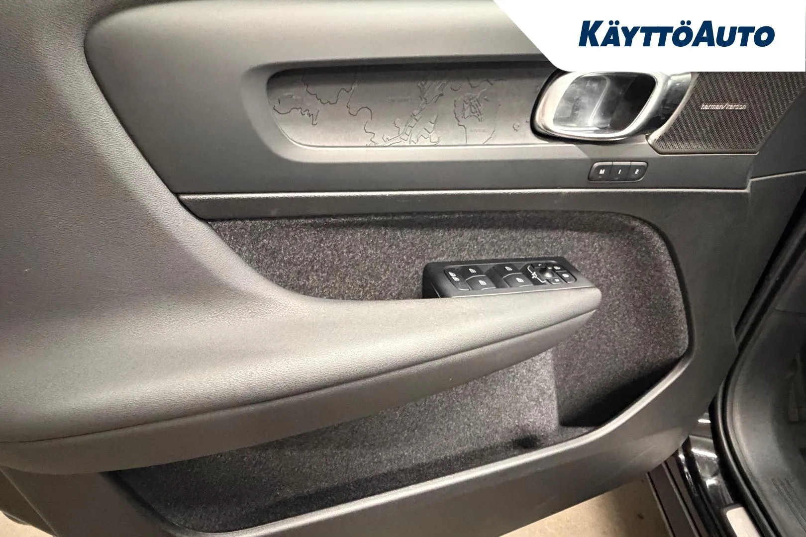 VOLVO EC40 LTP-468 carousel image