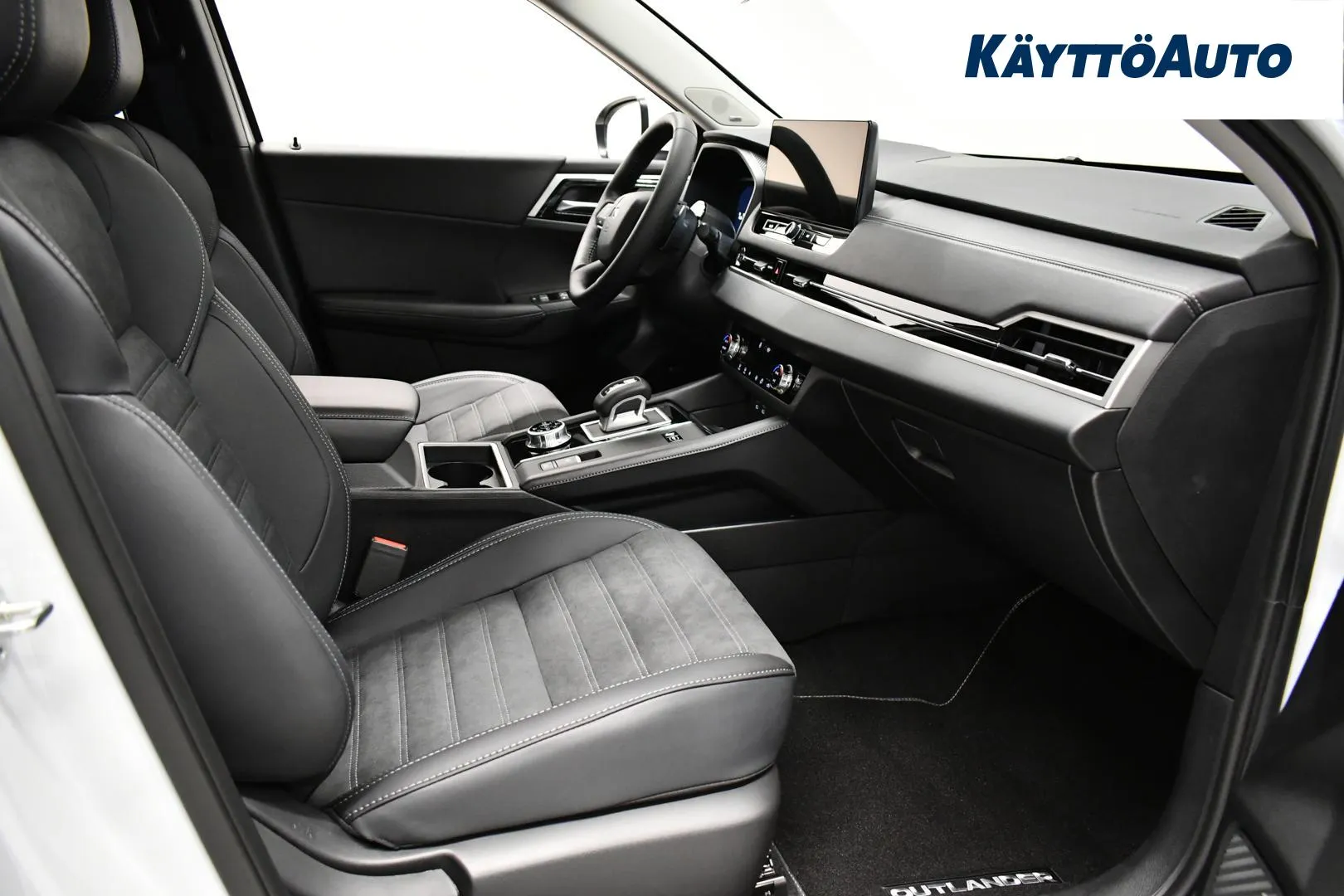 Mitsubishi Outlander XUZ-352 carousel image