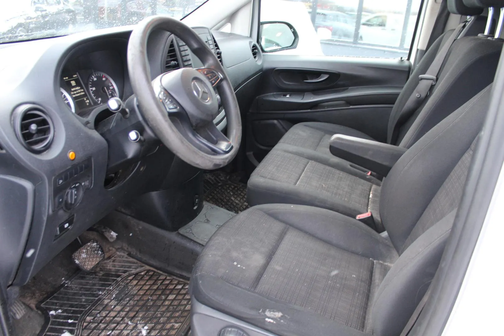 MERCEDES-BENZ Vito YJR-262 carousel image