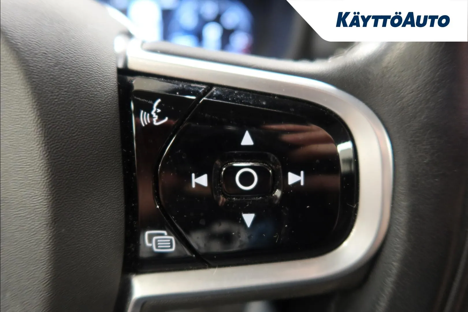 VOLVO V60 Cross Country NMA-900 carousel image