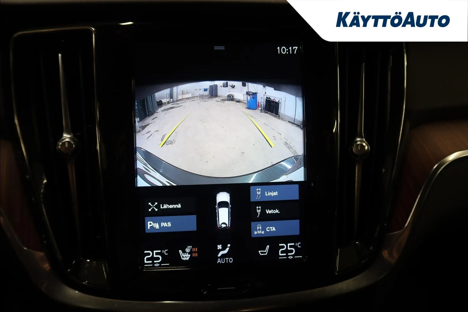 VOLVO V60 Cross Country NMA-900 carousel image