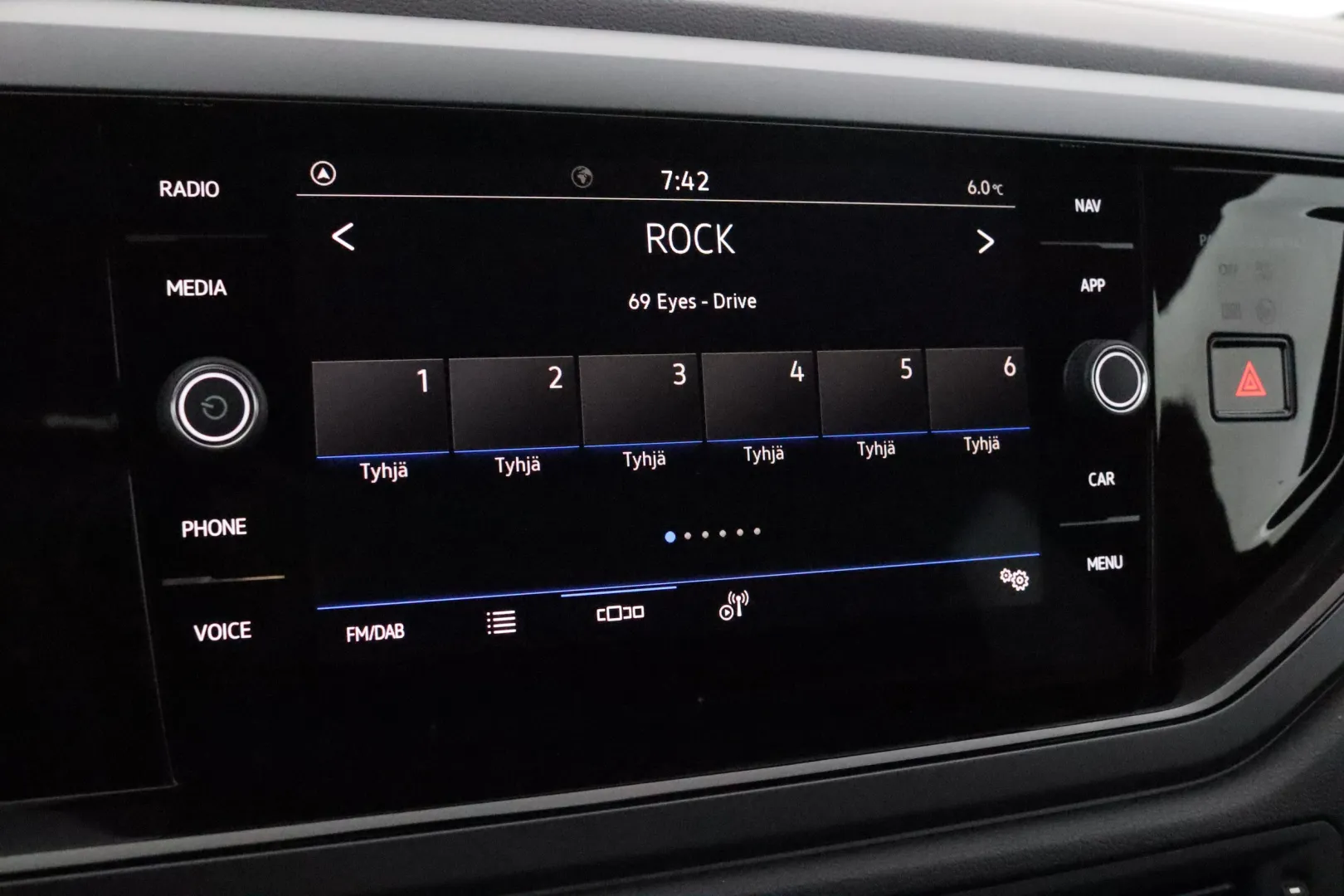 Volkswagen Taigo XTN-819 carousel image