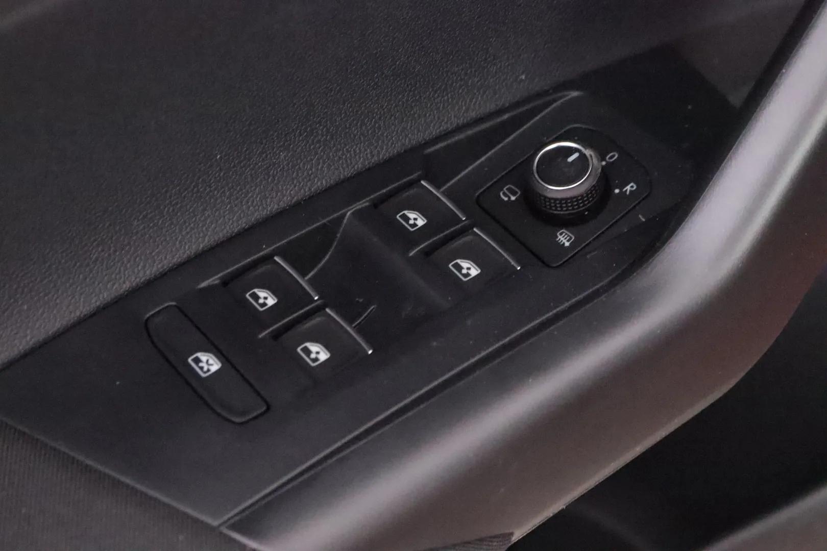 Volkswagen Taigo XTN-819 carousel image