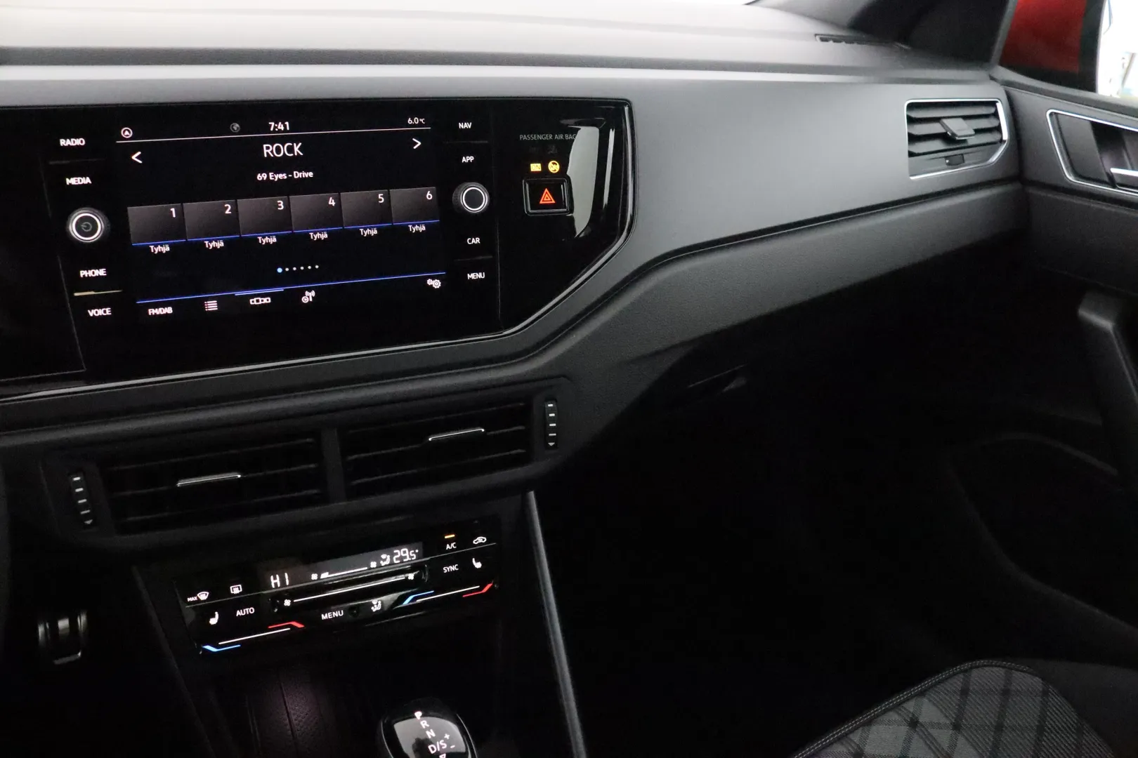 Volkswagen Taigo XTN-819 carousel image