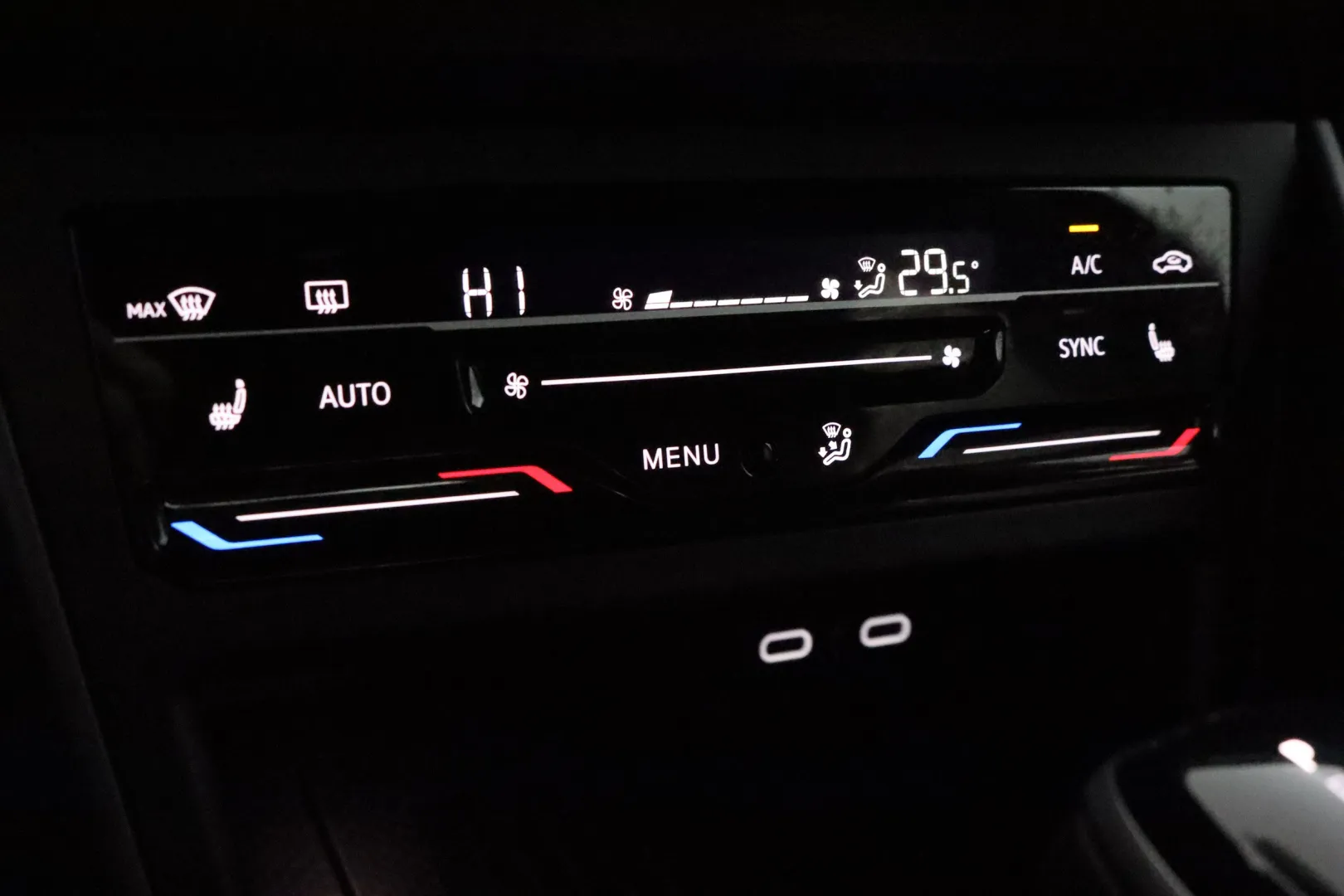 Volkswagen Taigo XTN-819 carousel image