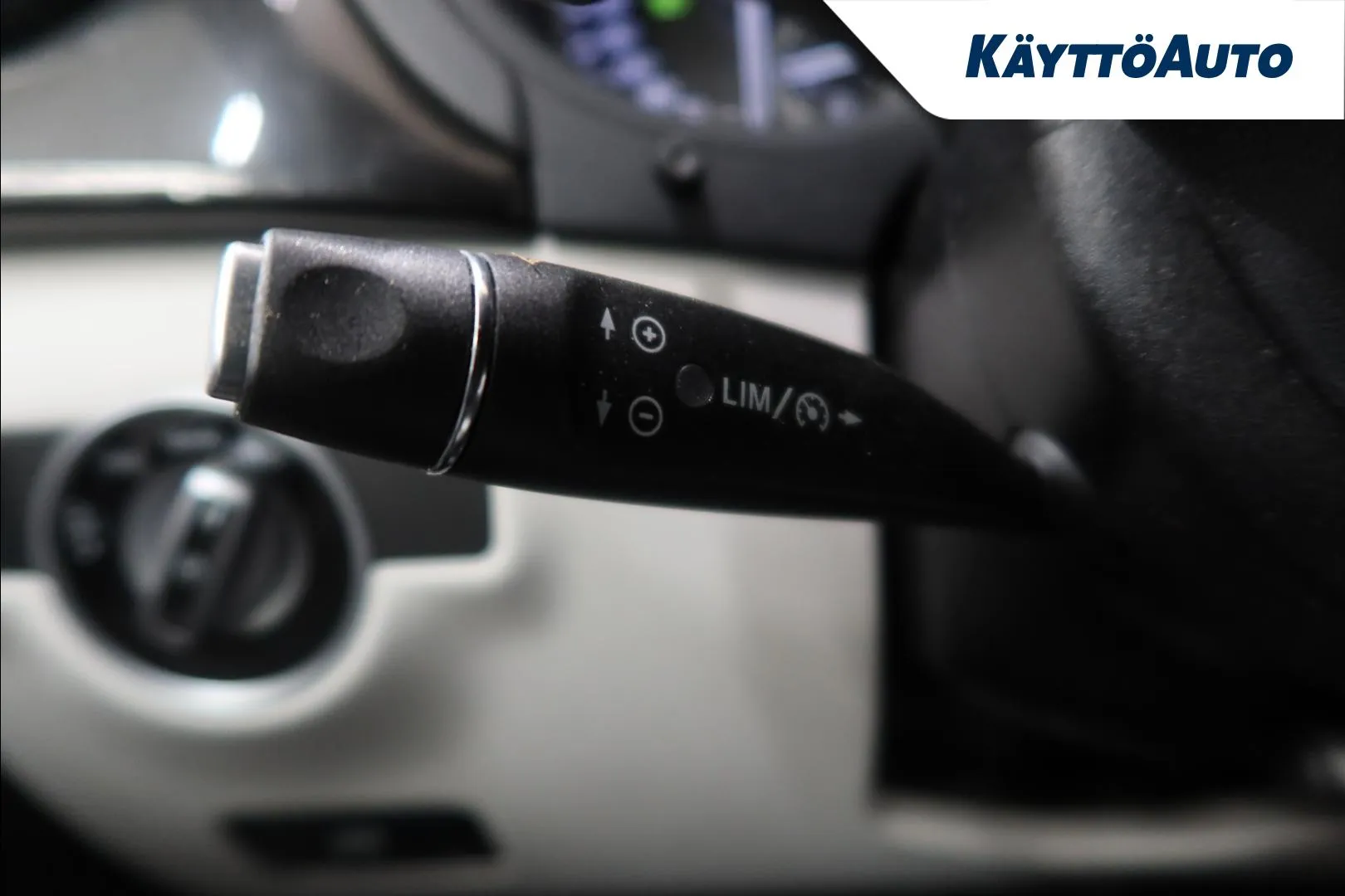 Mercedes-Benz B CIA-404 carousel image