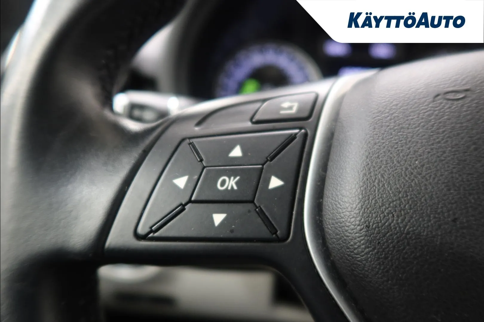 Mercedes-Benz B CIA-404 carousel image