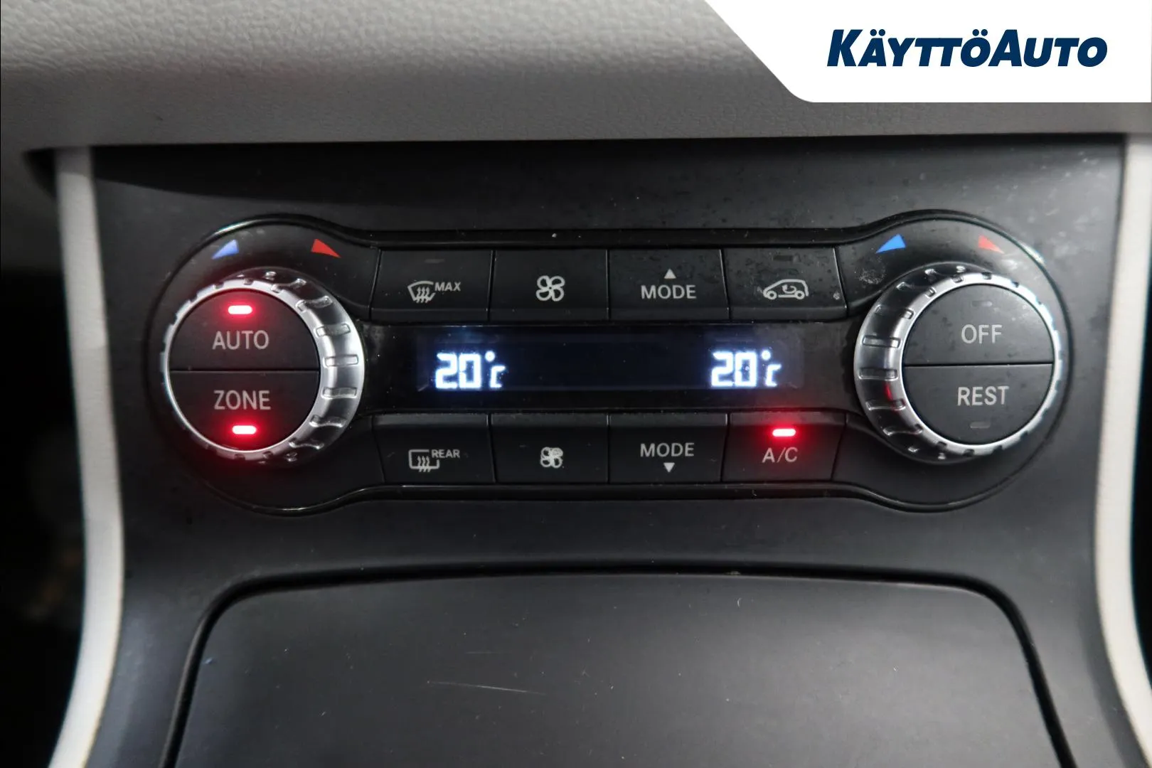 Mercedes-Benz B CIA-404 carousel image