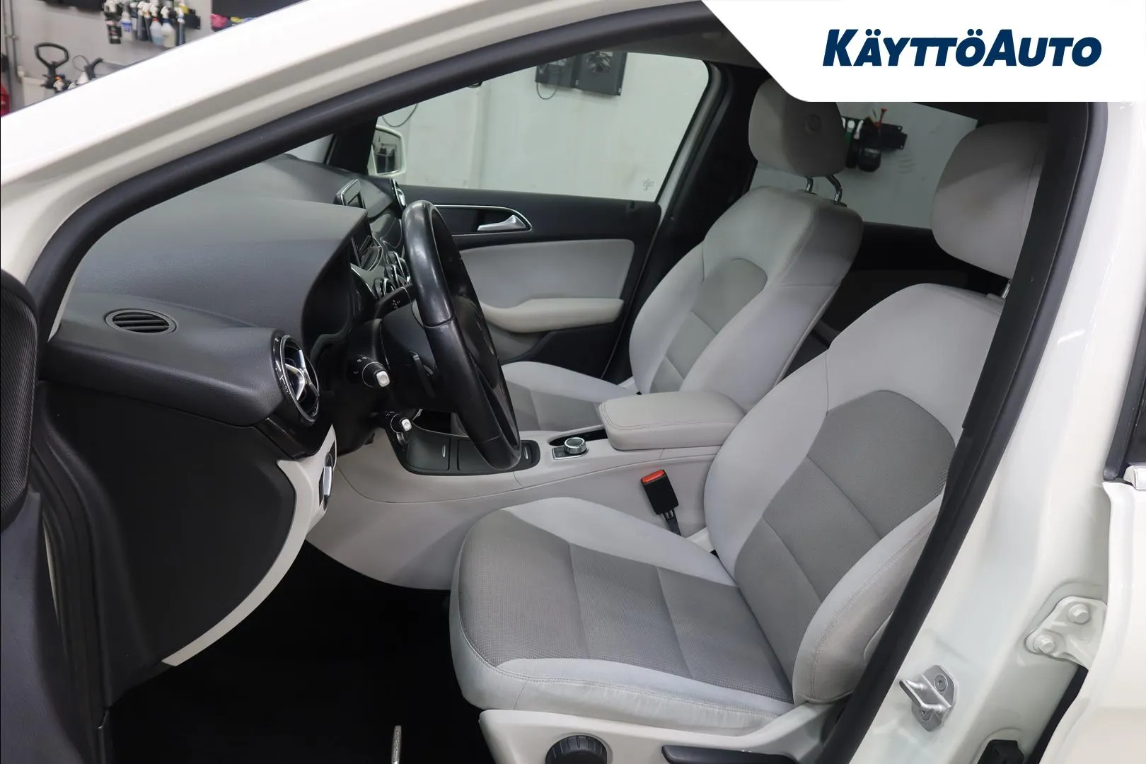 Mercedes-Benz B CIA-404 carousel image