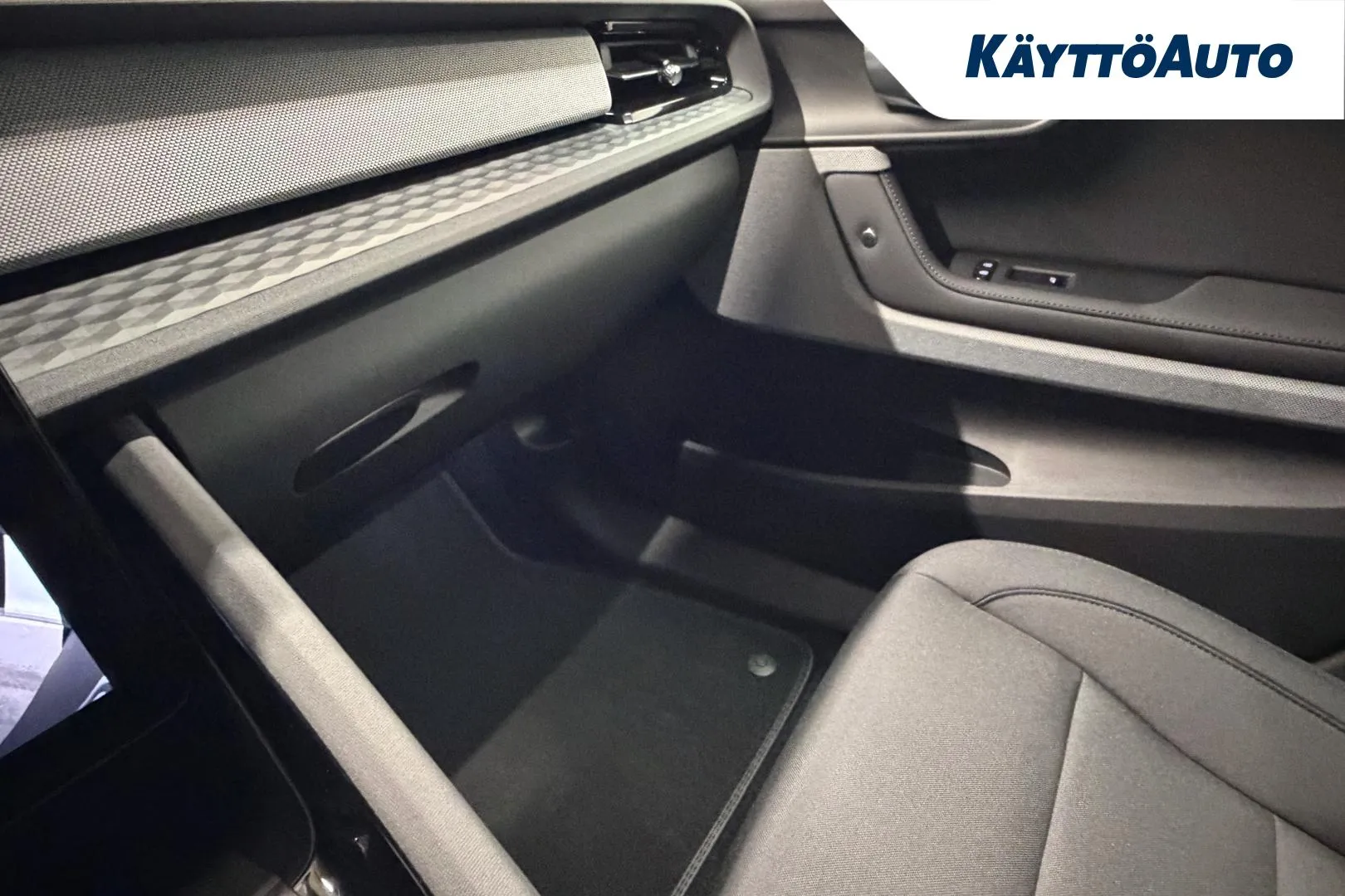 Polestar 2 XYR-436 carousel image