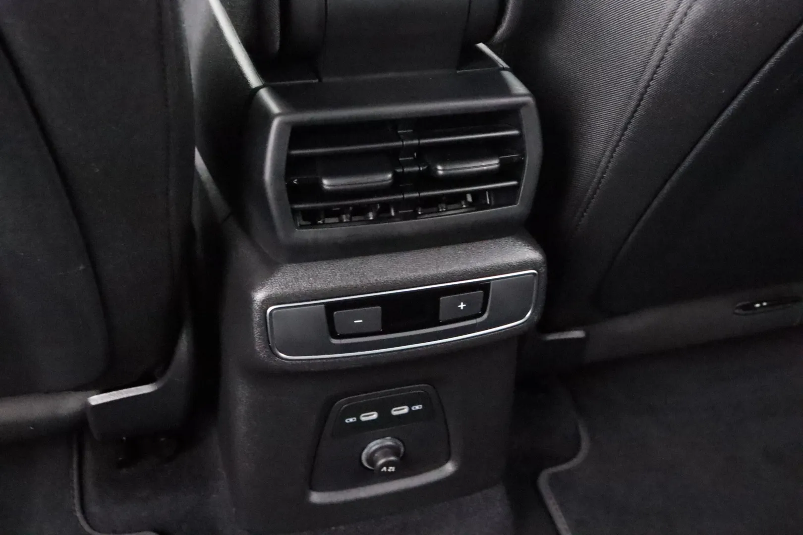 AUDI Q4 e-tron NMT-388 carousel image